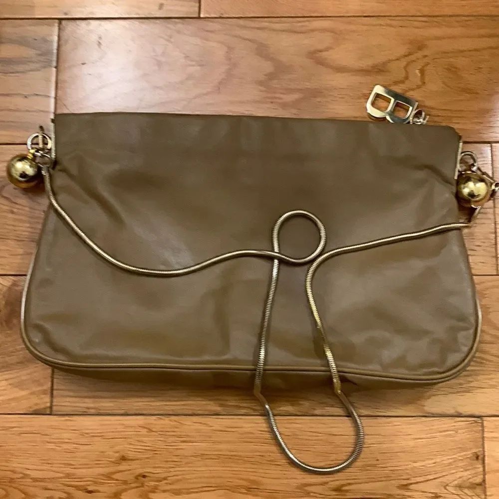 Robert Bestien Vintage beige/gold with gold chain purse